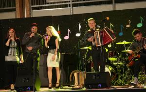 DOBRODELNI KONCERT ŽELJAM NAPROTI  OŠ RAKEK 48 FOTO LJUBO VUKELIČ